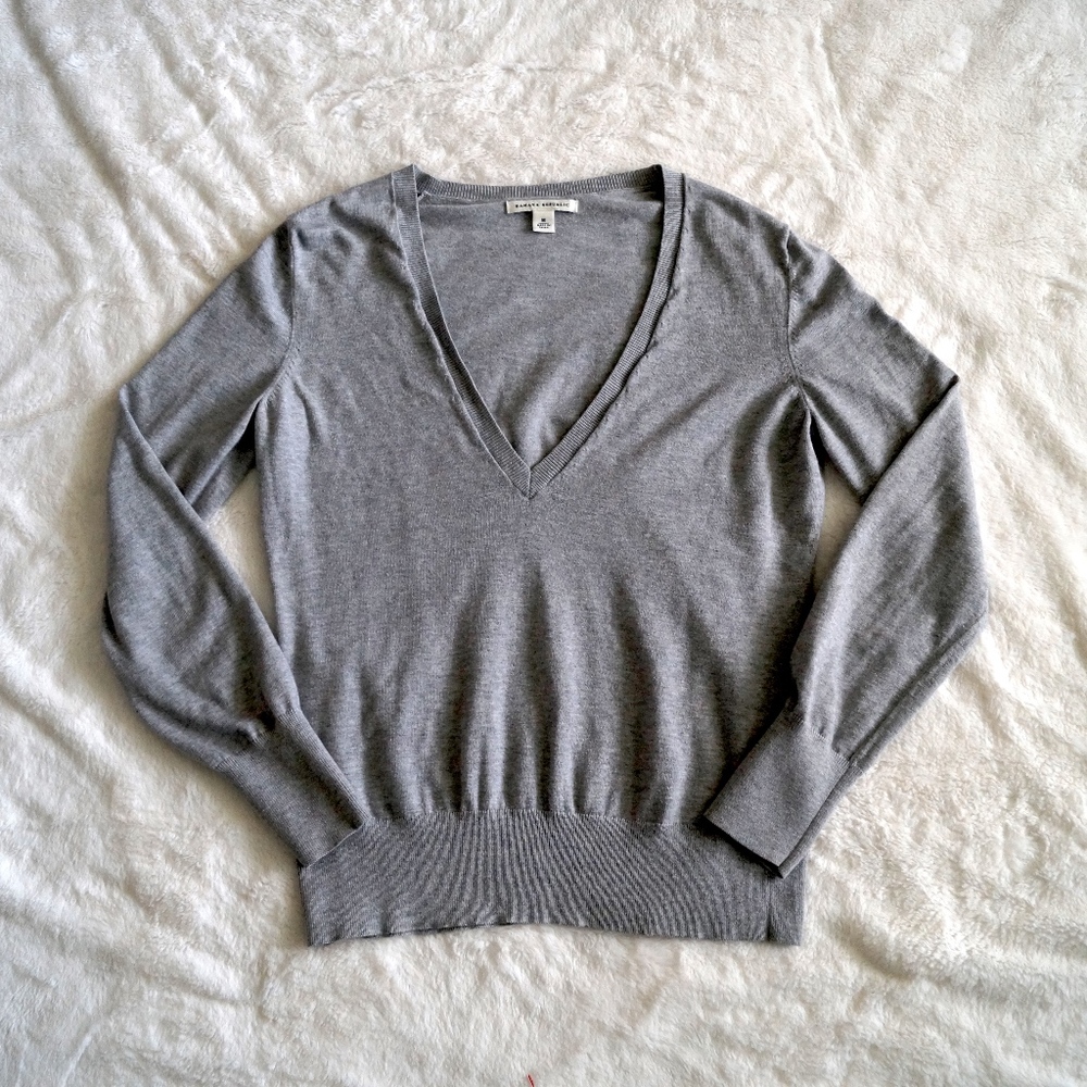 Banana Republic Stretch-Cotton V-Neck Sweater M